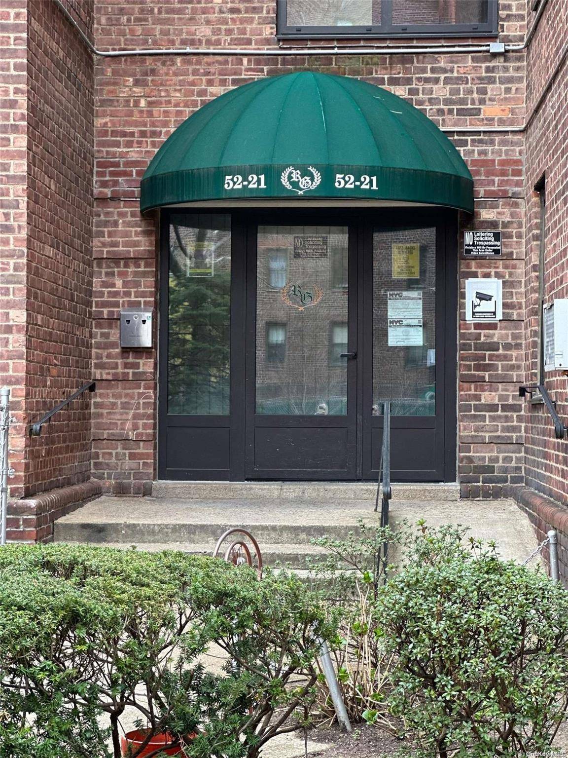 Maspeth, NY 11378,52-21 65th PL #6P