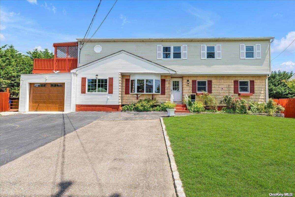 West Islip, NY 11795,629 Keith LN