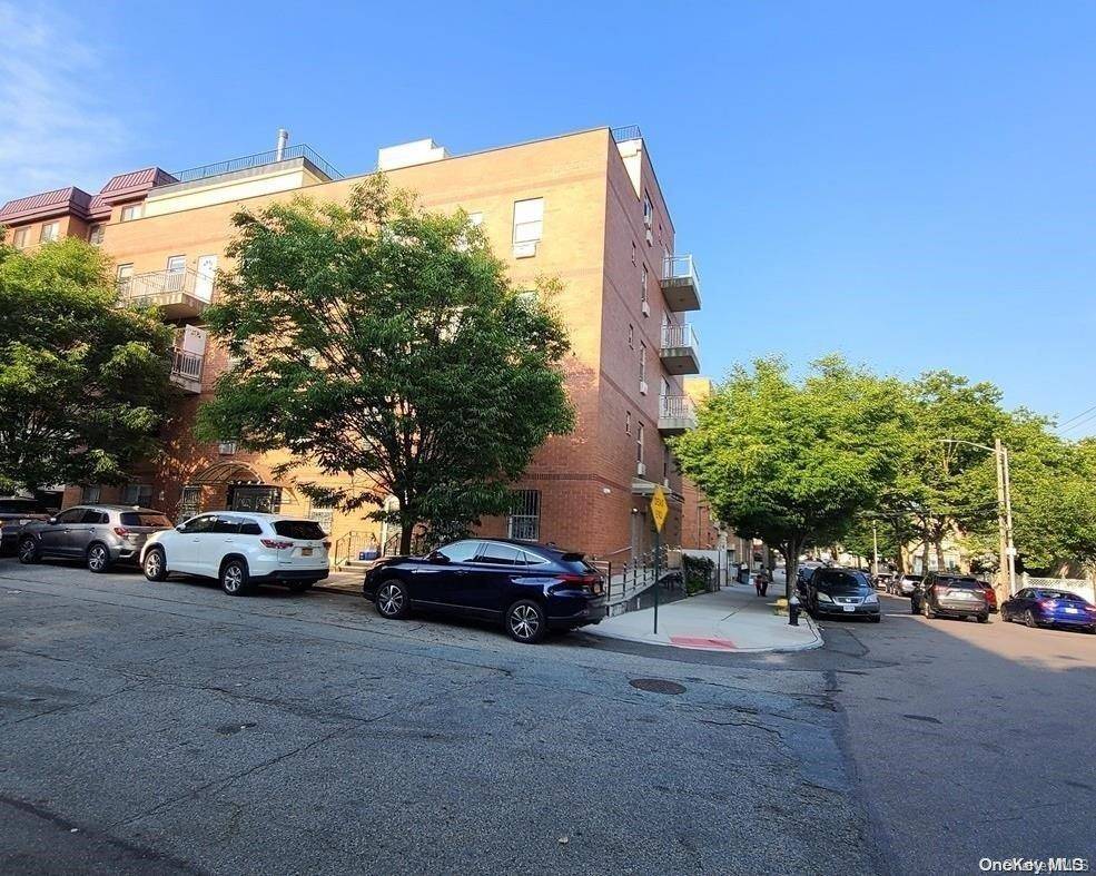 Fresh Meadows, NY 11365,71-77 159th ST #2A