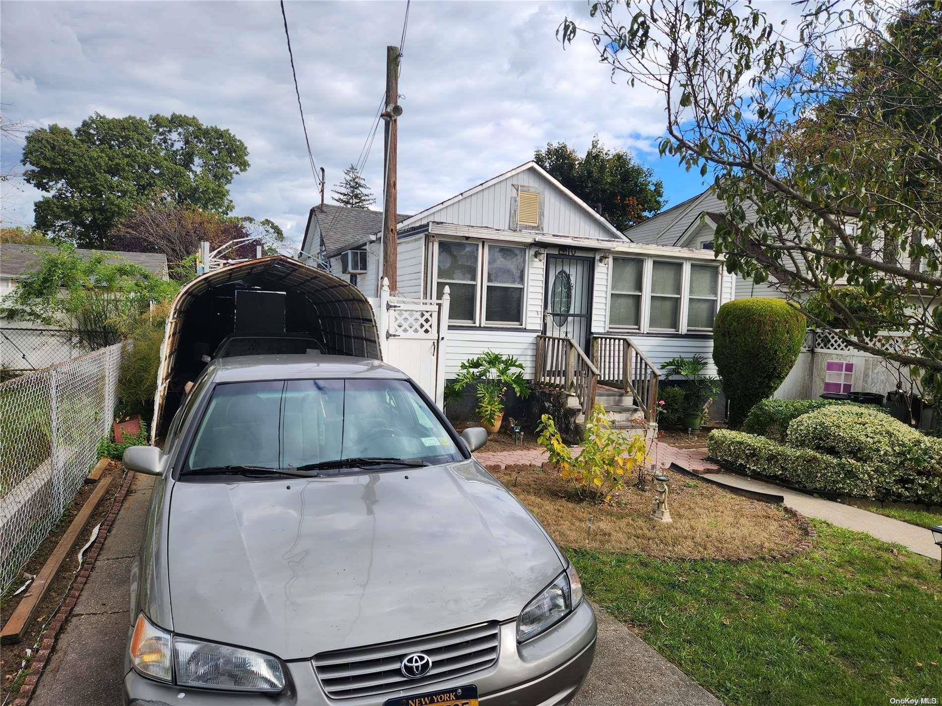 Roosevelt, NY 11575,10 Sheridan PL