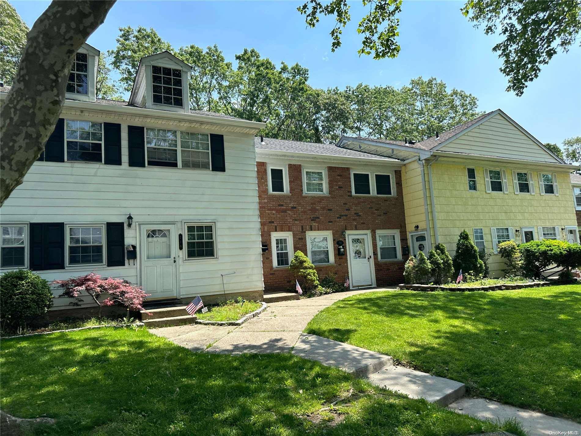 Hauppauge, NY 11749,715 Towne House Vlg #715