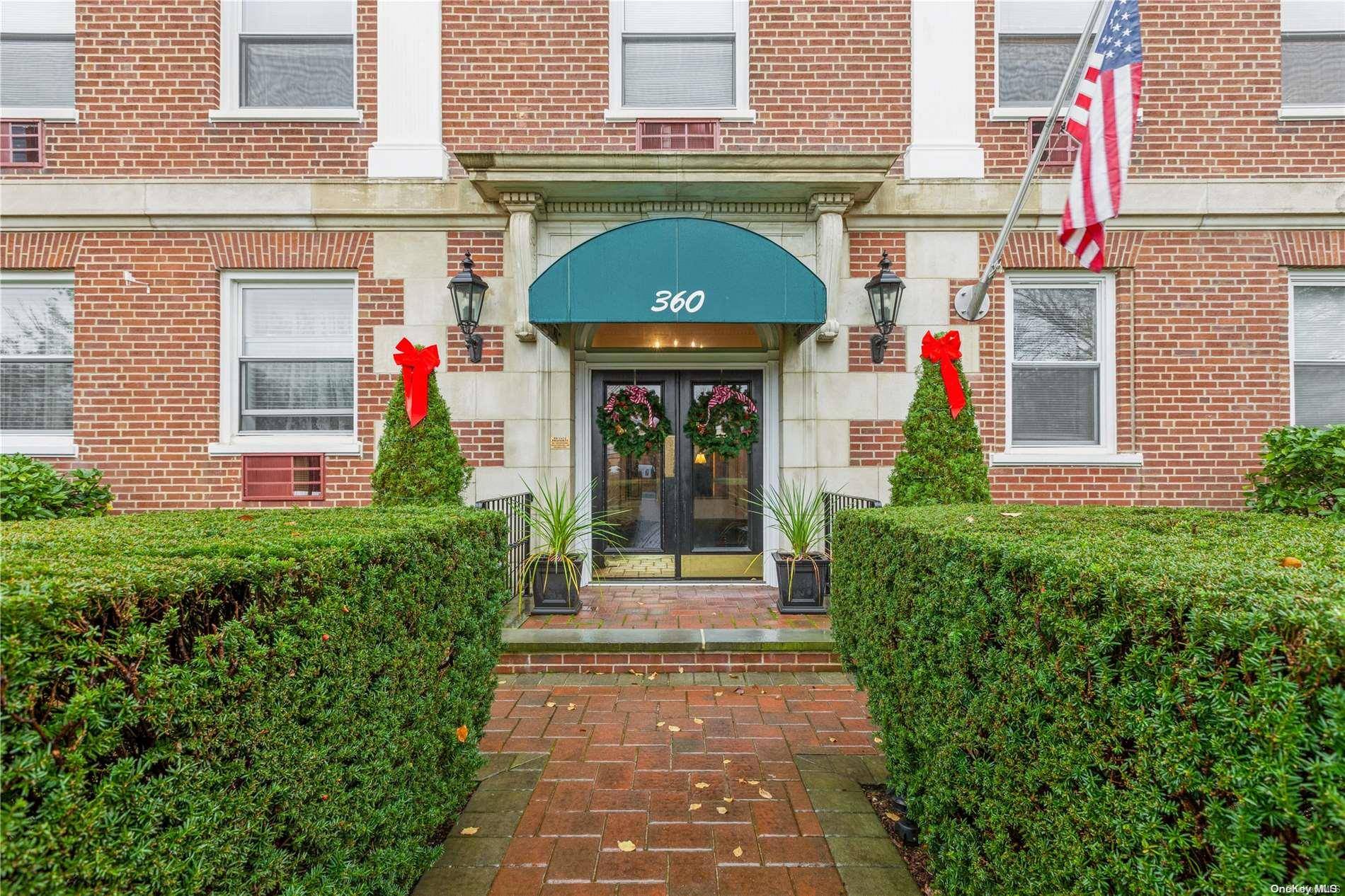 Garden City, NY 11530,360 Stewart AVE #3D