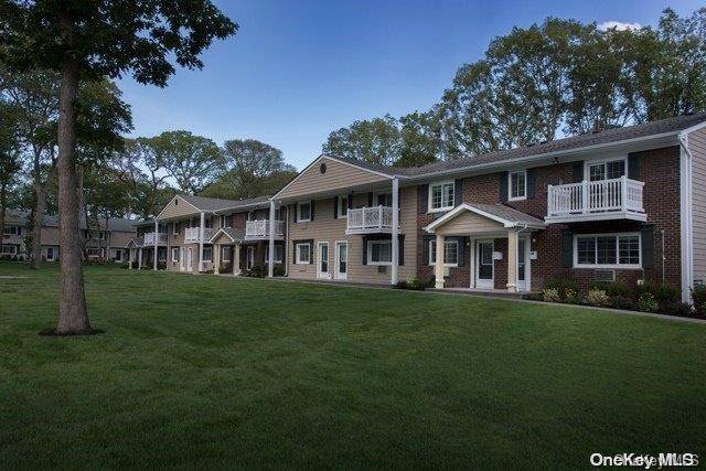 Coram, NY 11727,1 Brookwood DR #907B