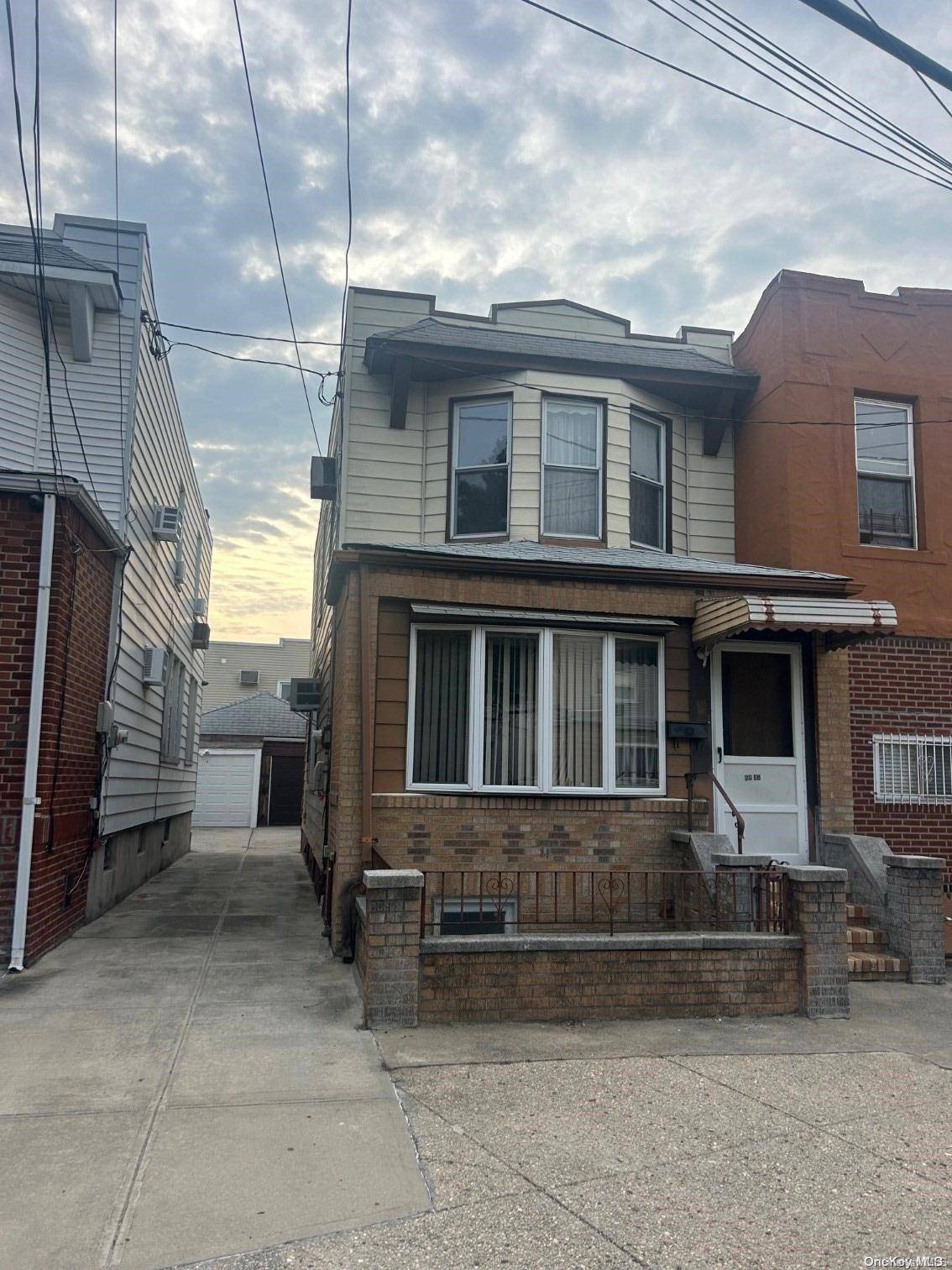 Middle Village, NY 11379,68-45 78th ST