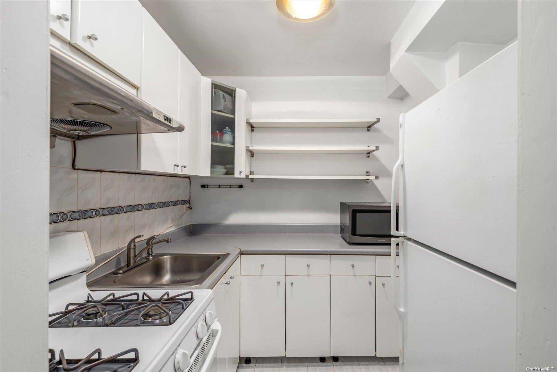 Brooklyn, NY 11223,735 Avenue W #6J