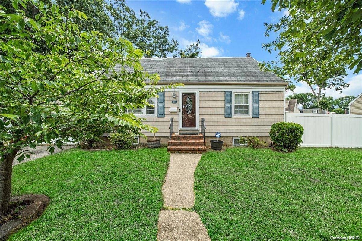Massapequa Park, NY 11762,165 Cartwright BLVD