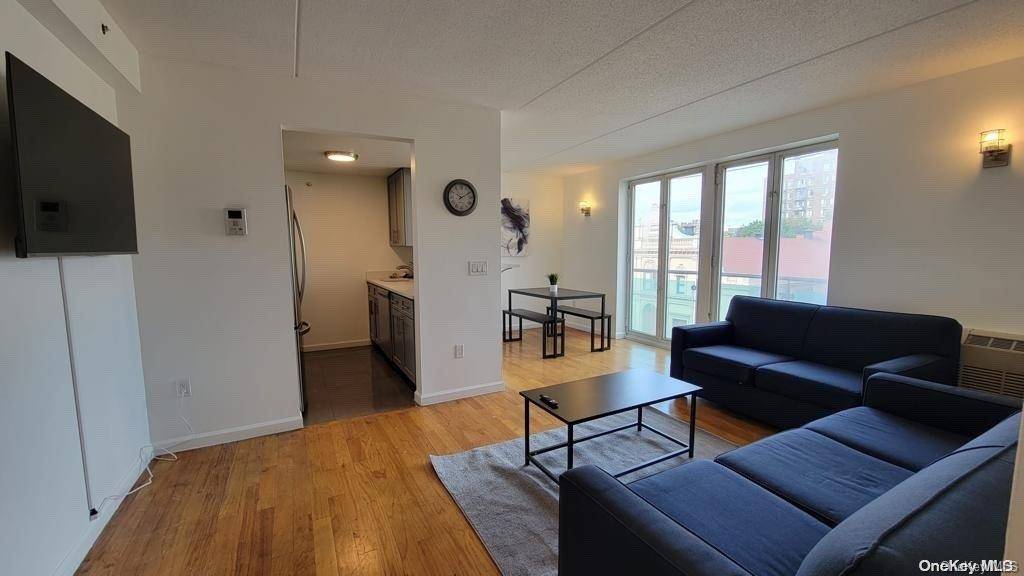 Jamaica, NY 11432,8820 Parson BLVD #4a