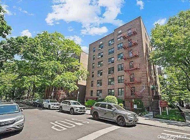 Jackson Heights, NY 11372,33-45 94th #3K