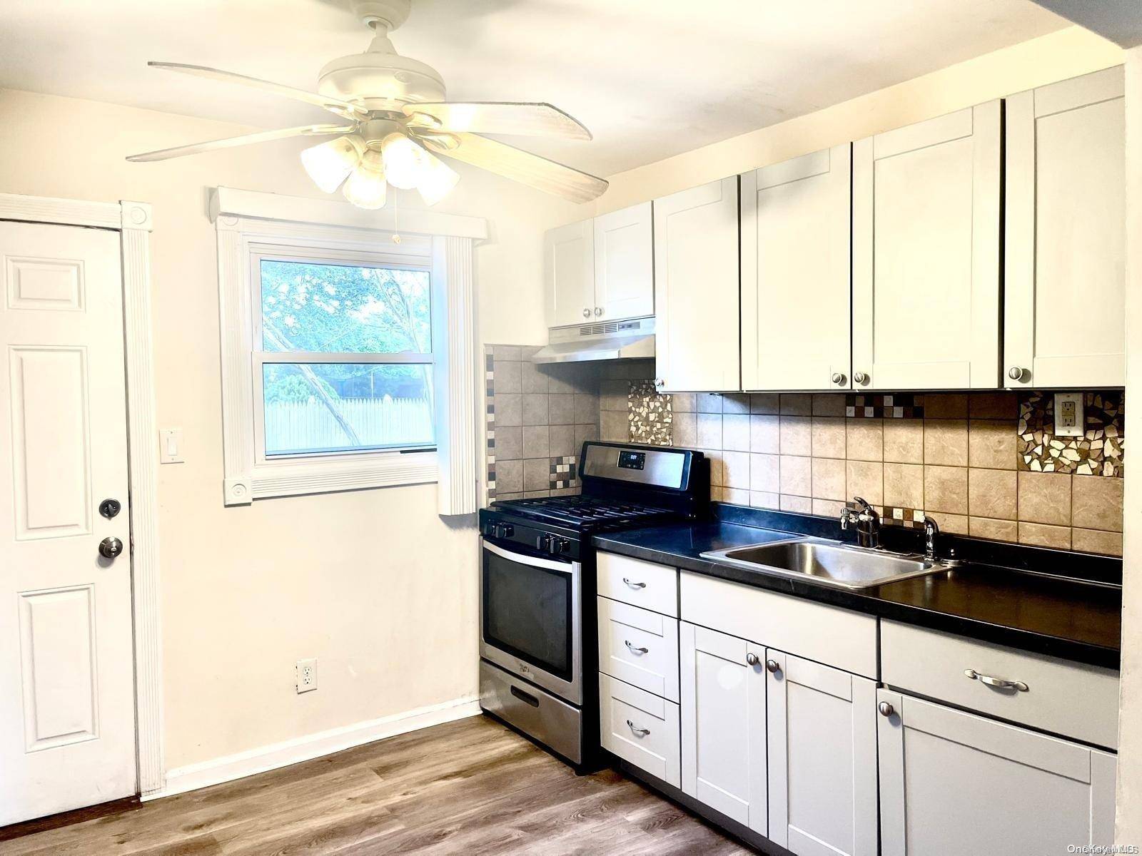 Central Islip, NY 11722,15 Oak ST