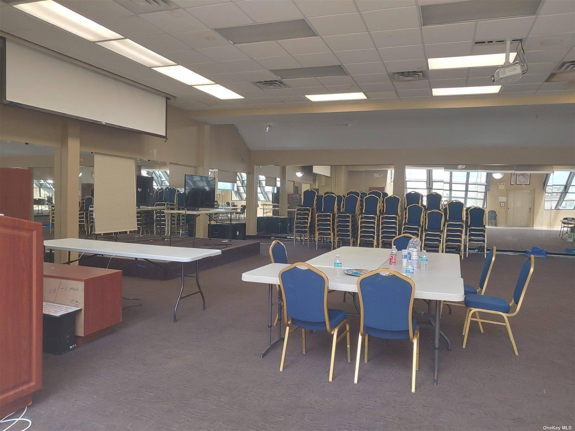 Glen Oaks, NY 11004,257-10 Union  Turnpike #3