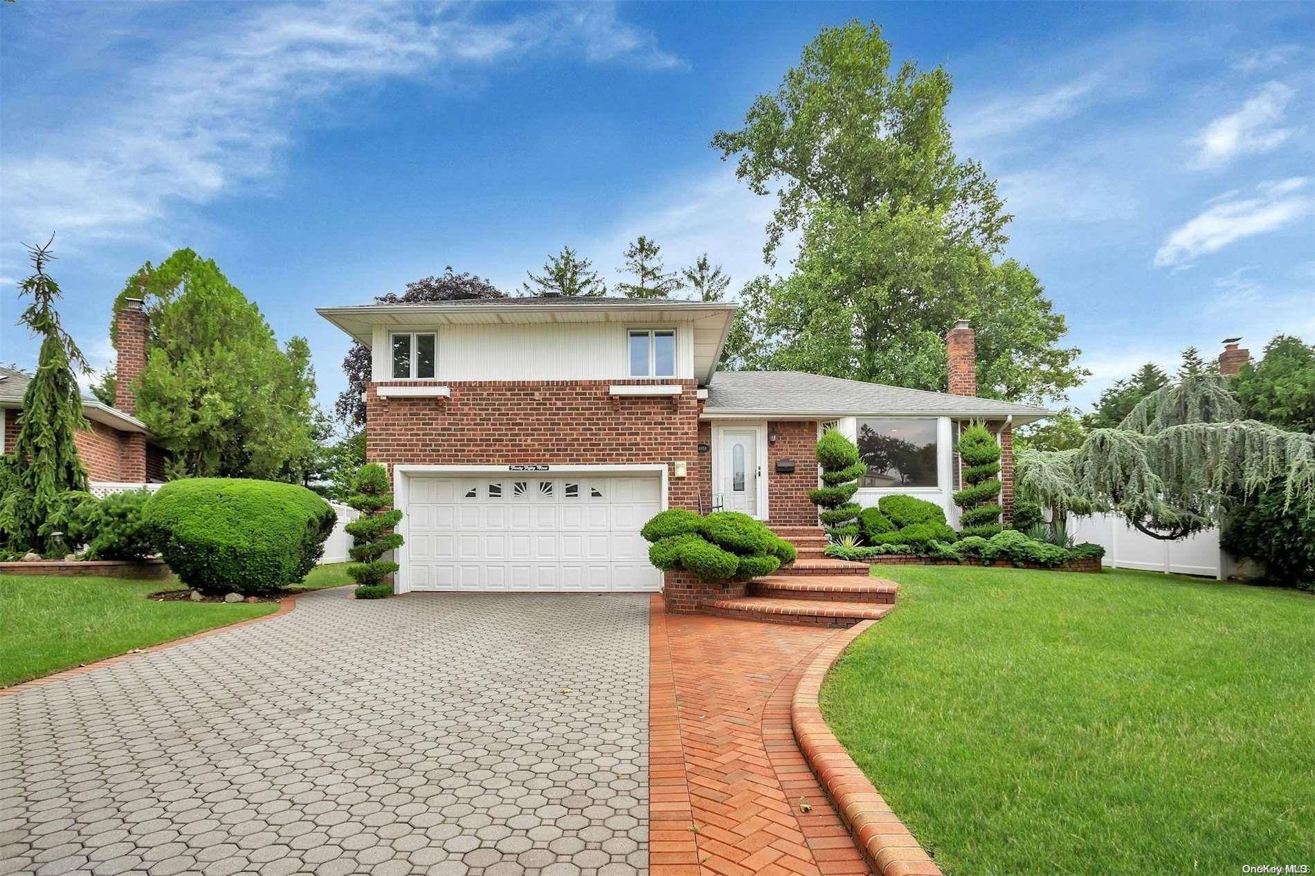 Seaford, NY 11783,4059 Briarwood AVE