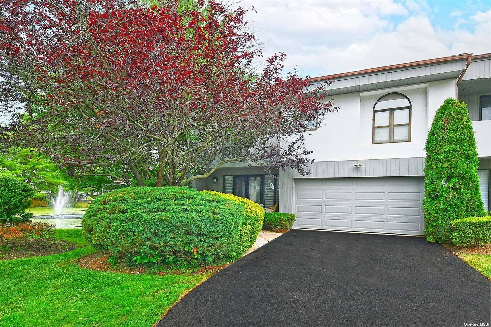 Woodbury, NY 11797,14 Eagle Chase #14