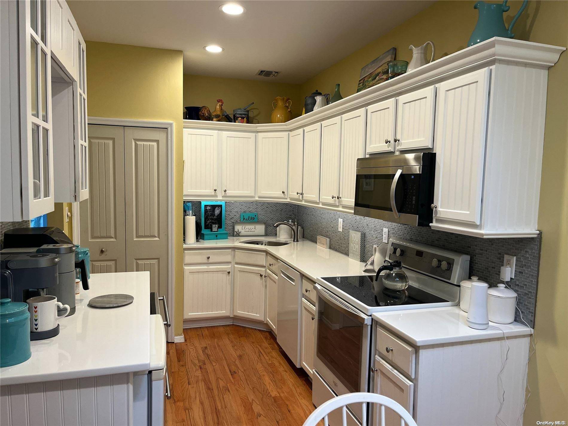 Manorville, NY 11949,10 Brookville WAY #10