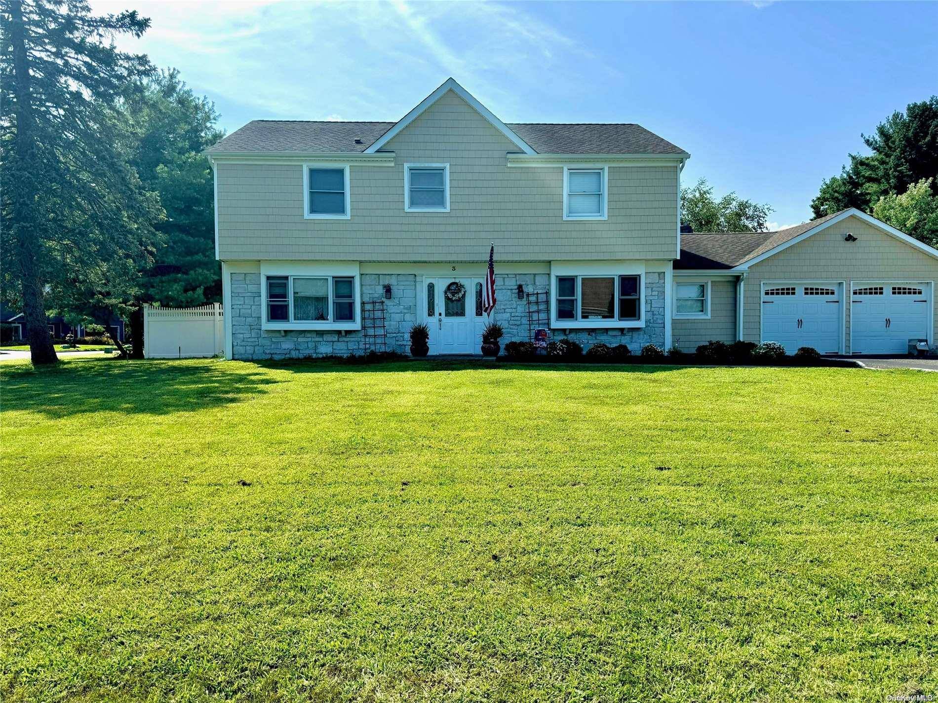 South Setauket, NY 11720,3 Thornridge LN