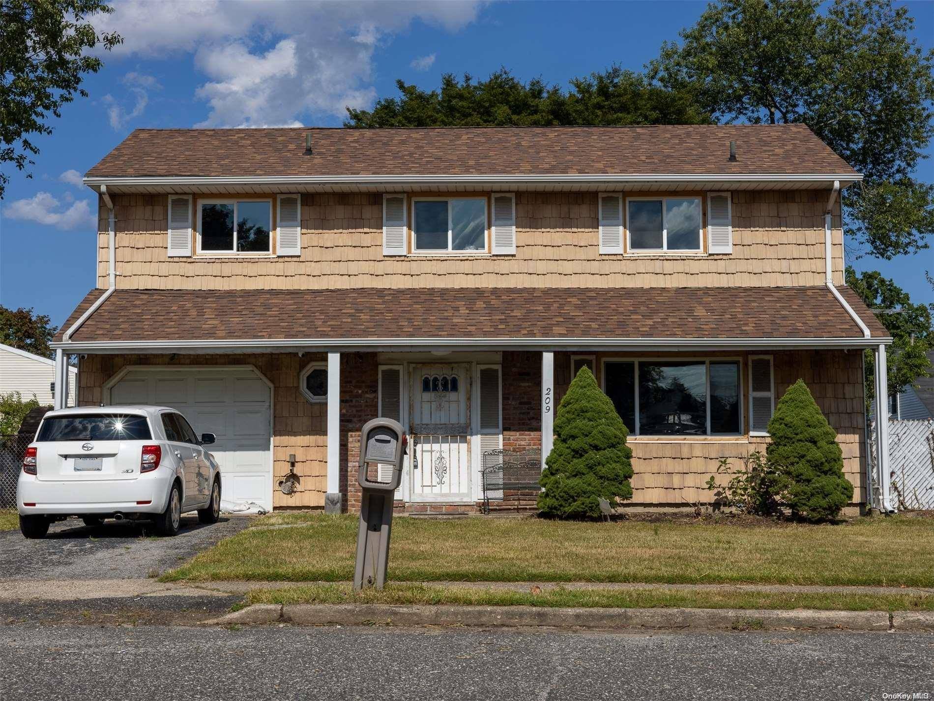 Central Islip, NY 11722,209 Tree AVE