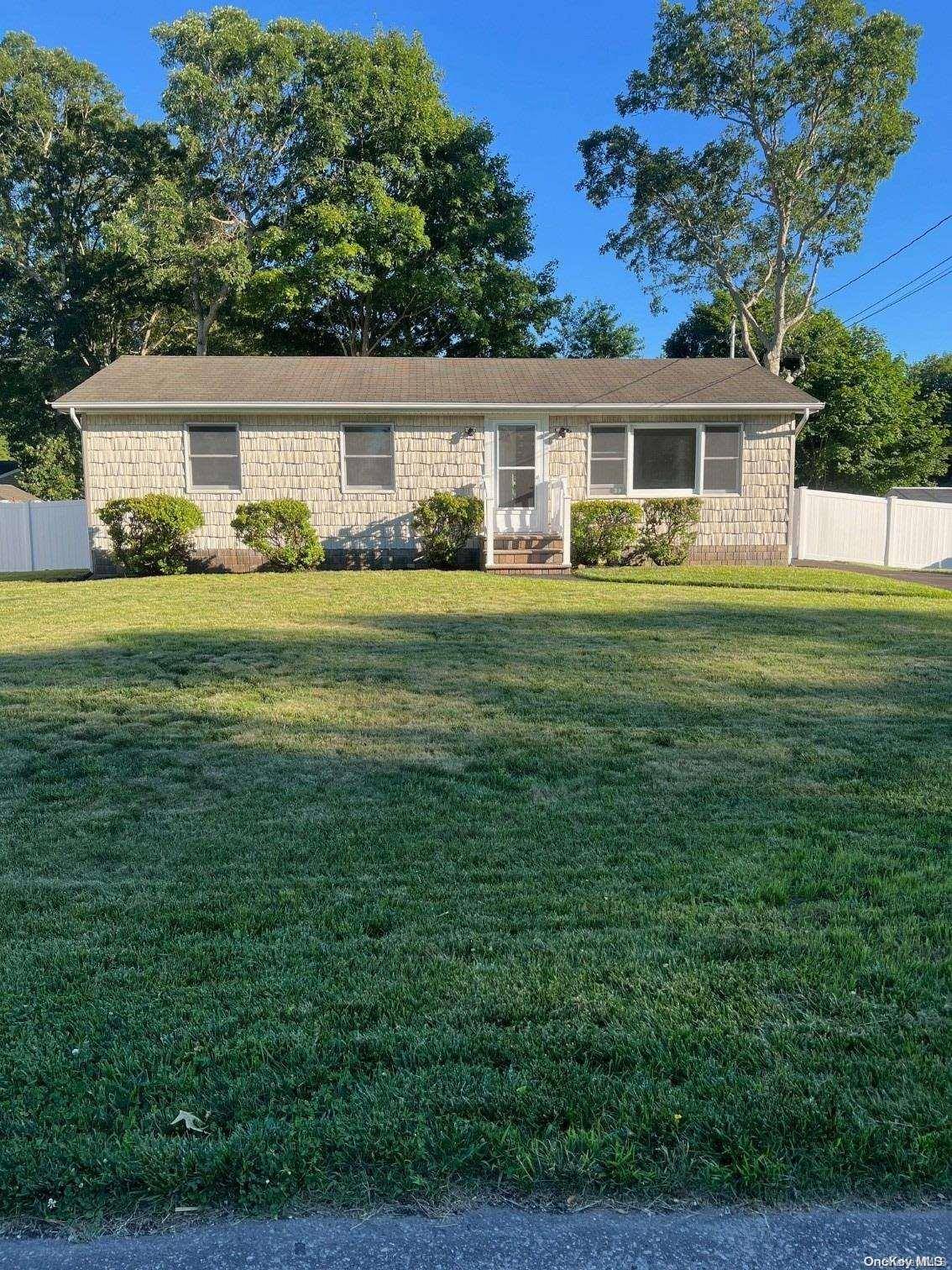Shirley, NY 11967,32 Musket DR