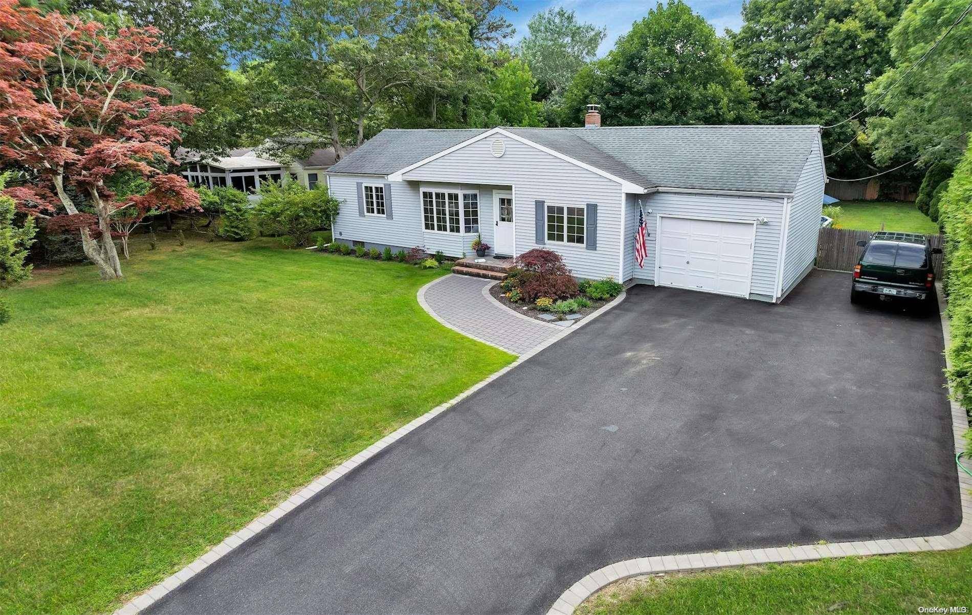 Hampton Bays, NY 11946,24 Huckleberry LN