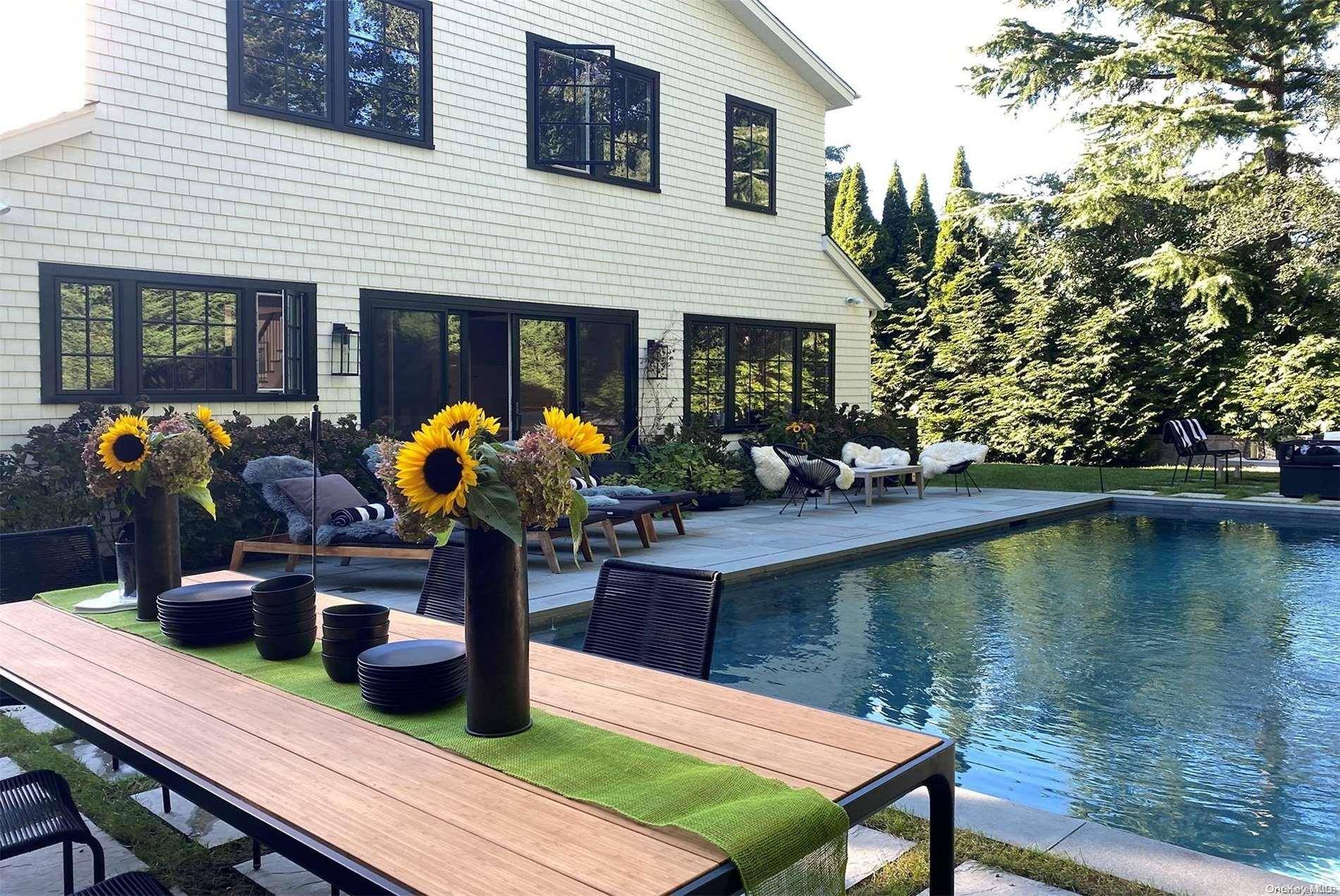 Sag Harbor, NY 11963,28 Parkway DR