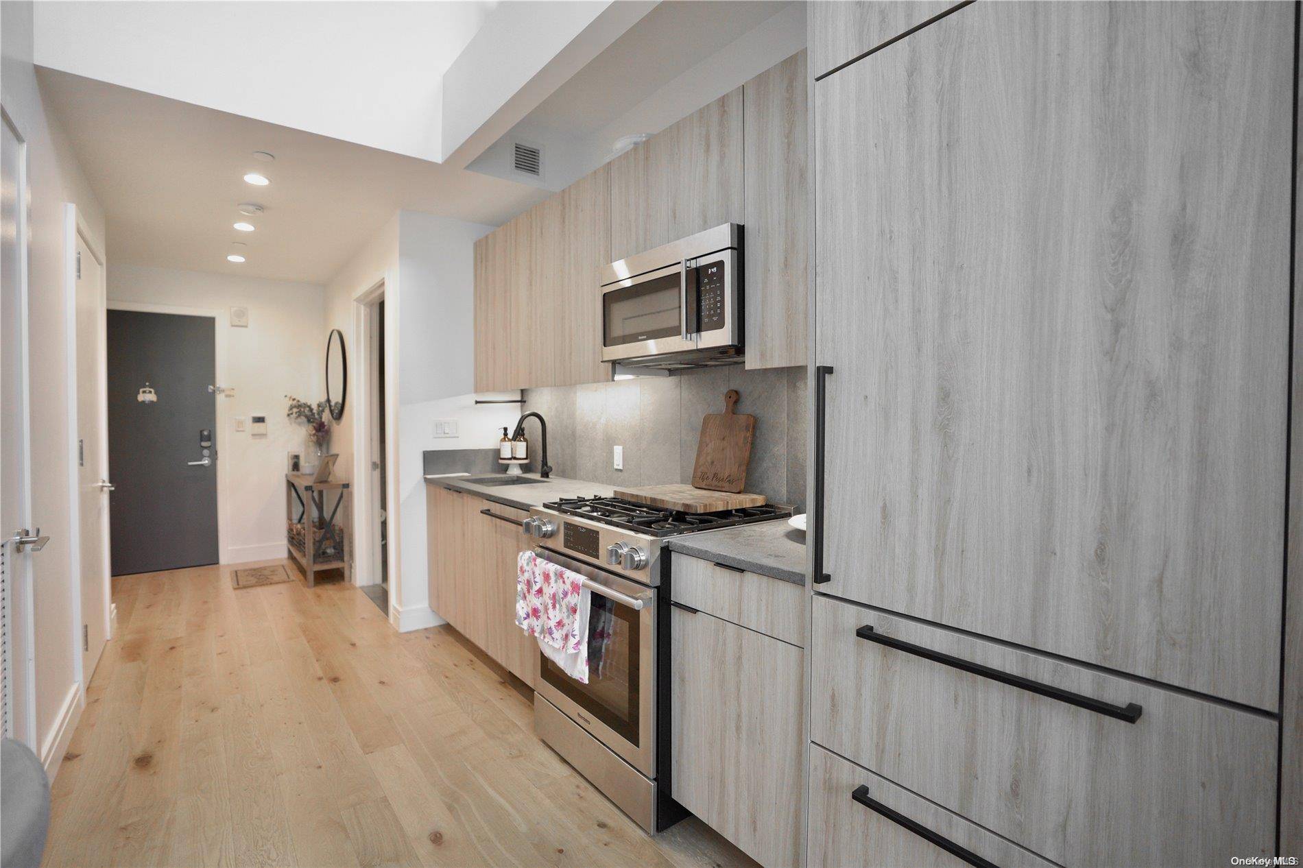 Long Island City, NY 11101,24-16 Queens #2D