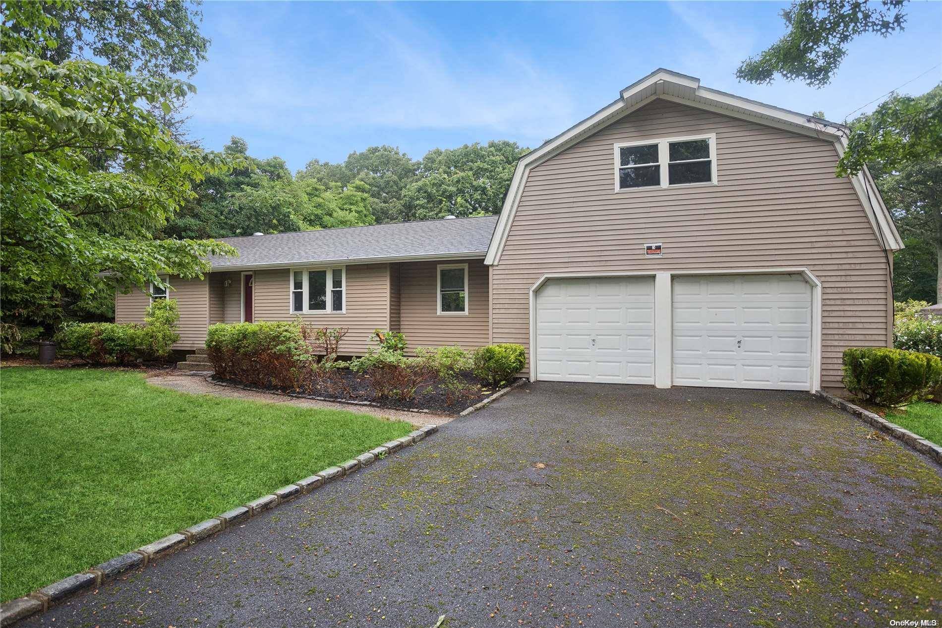 Centereach, NY 11720,17 Lolly LN