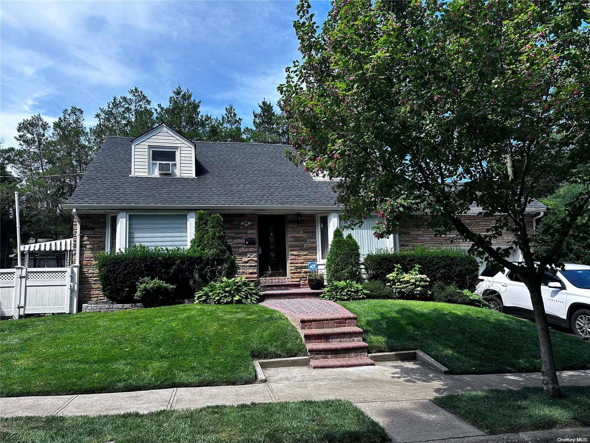 Mineola, NY 11501,67 Crandall DR