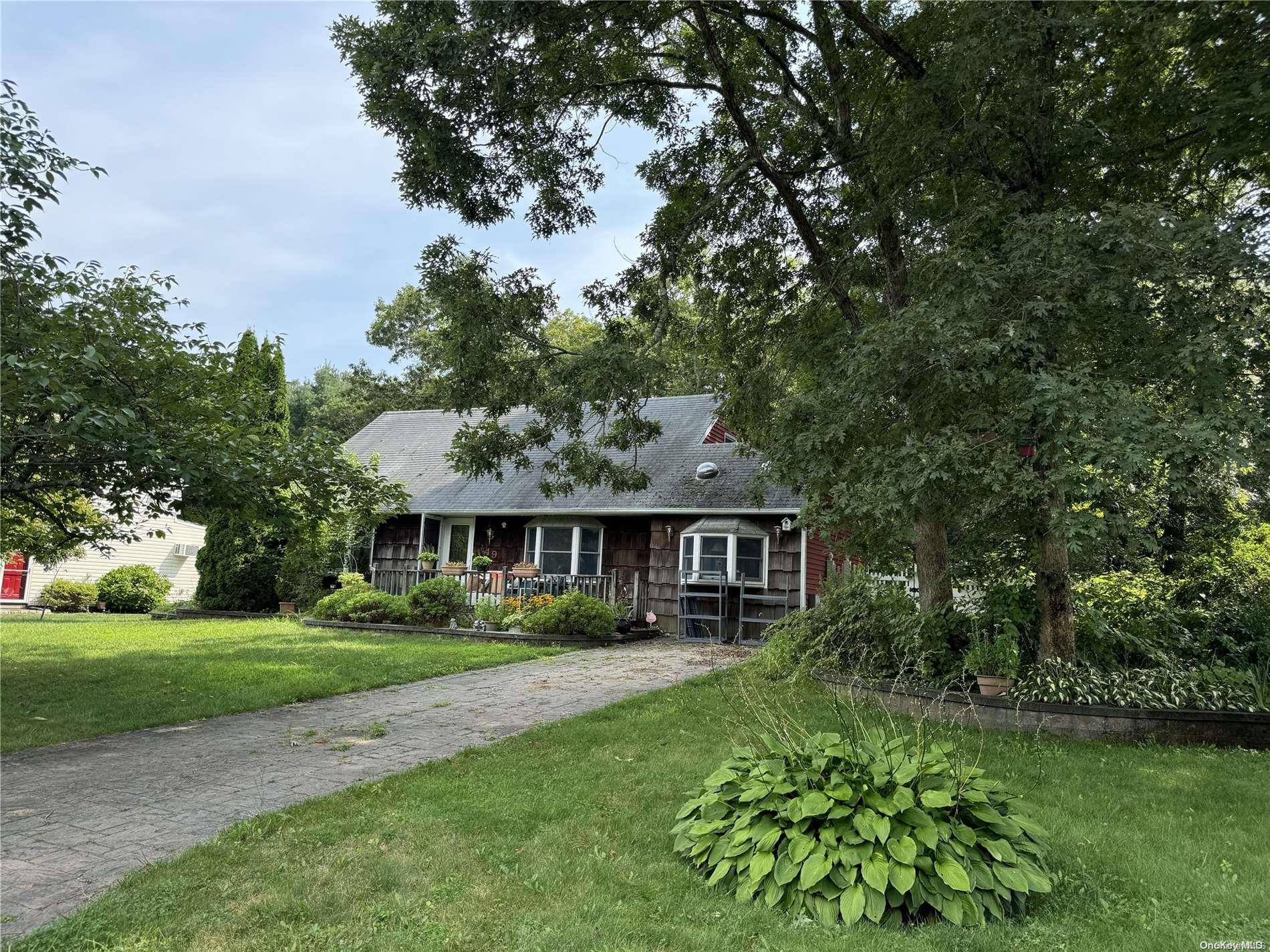 Ridge, NY 11961,49 Highview LN