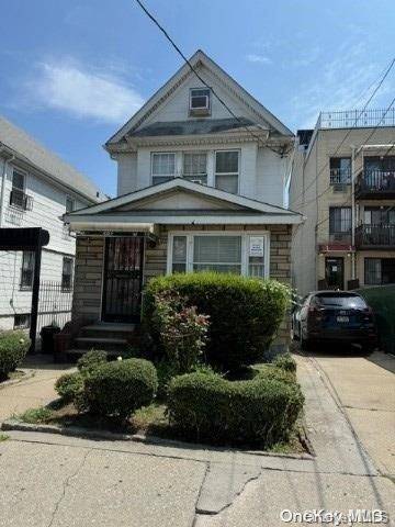 Elmhurst, NY 11373,94-24 55 AVE