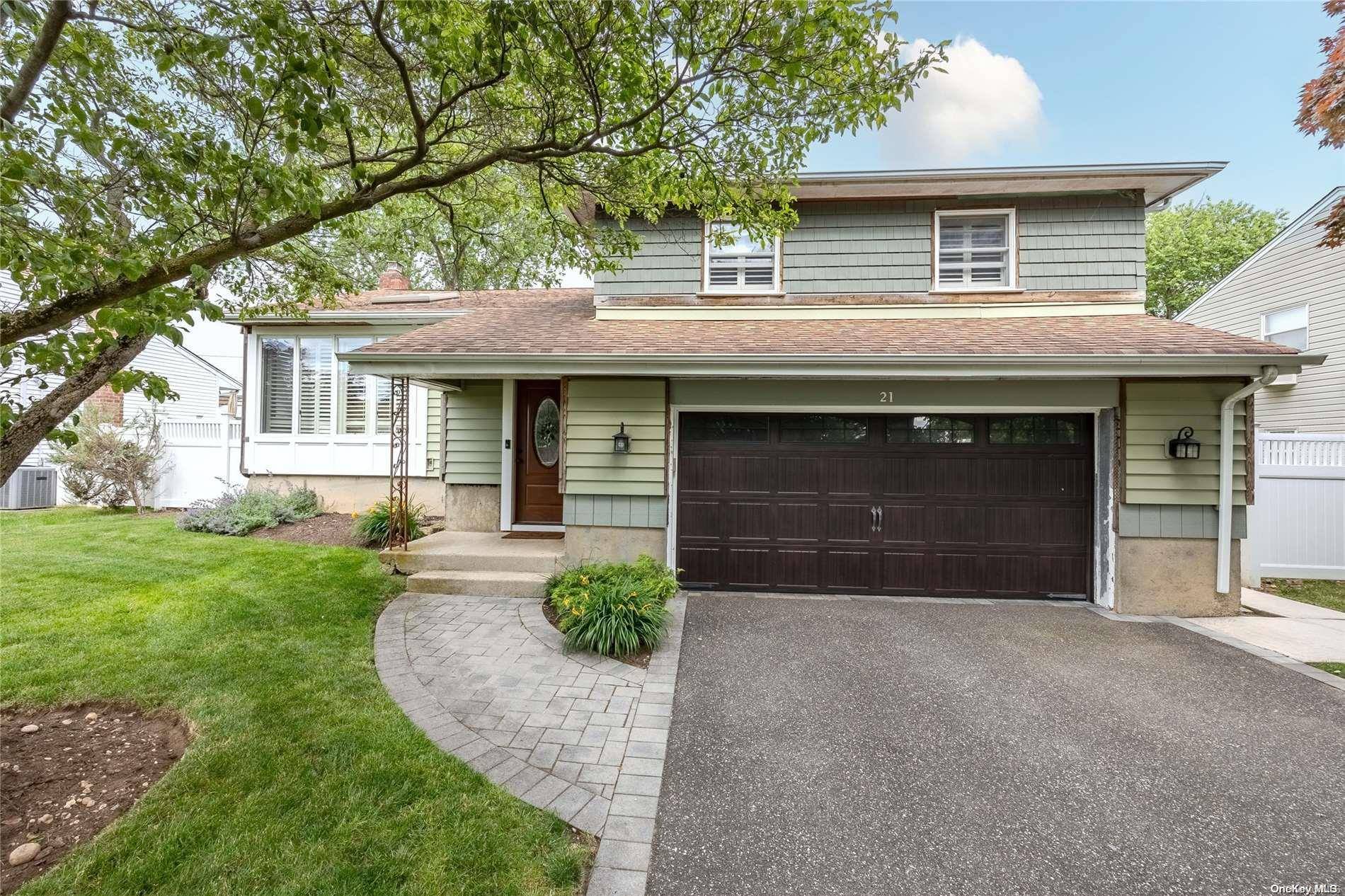 Syosset, NY 11791,21 Patricia LN