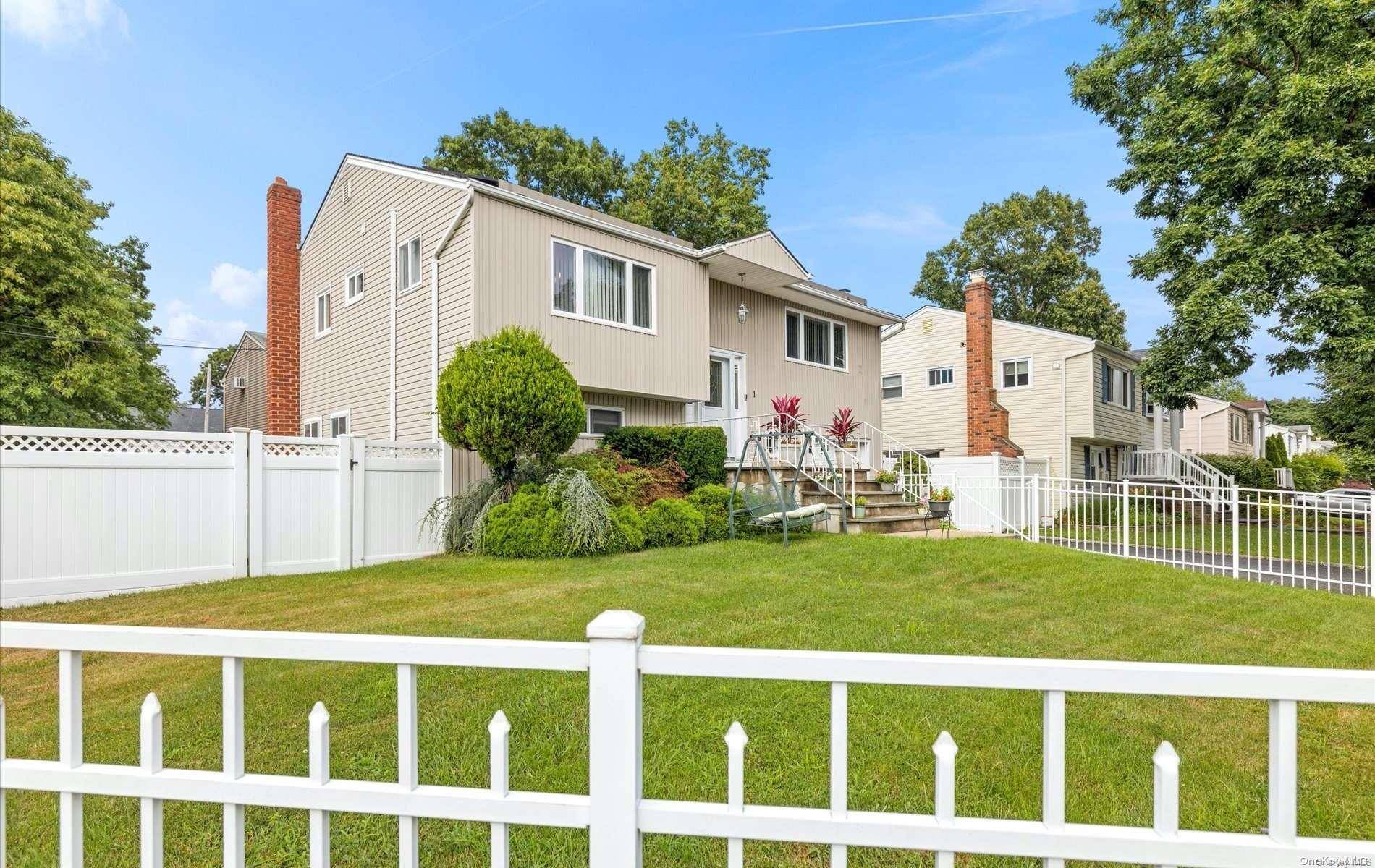 Huntington Station, NY 11746,1 Crawford CT