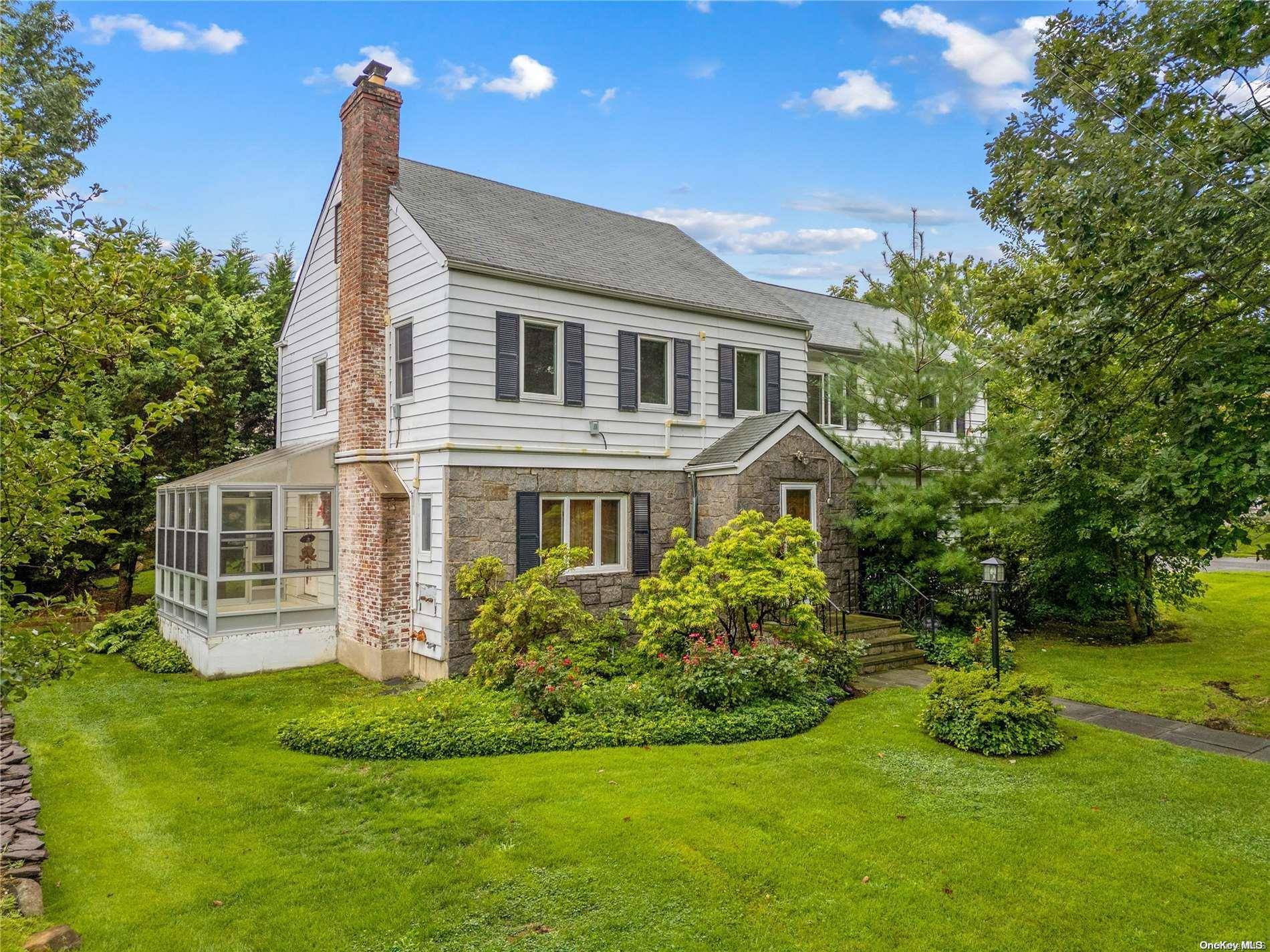 Great Neck, NY 11023,1 Andover RD