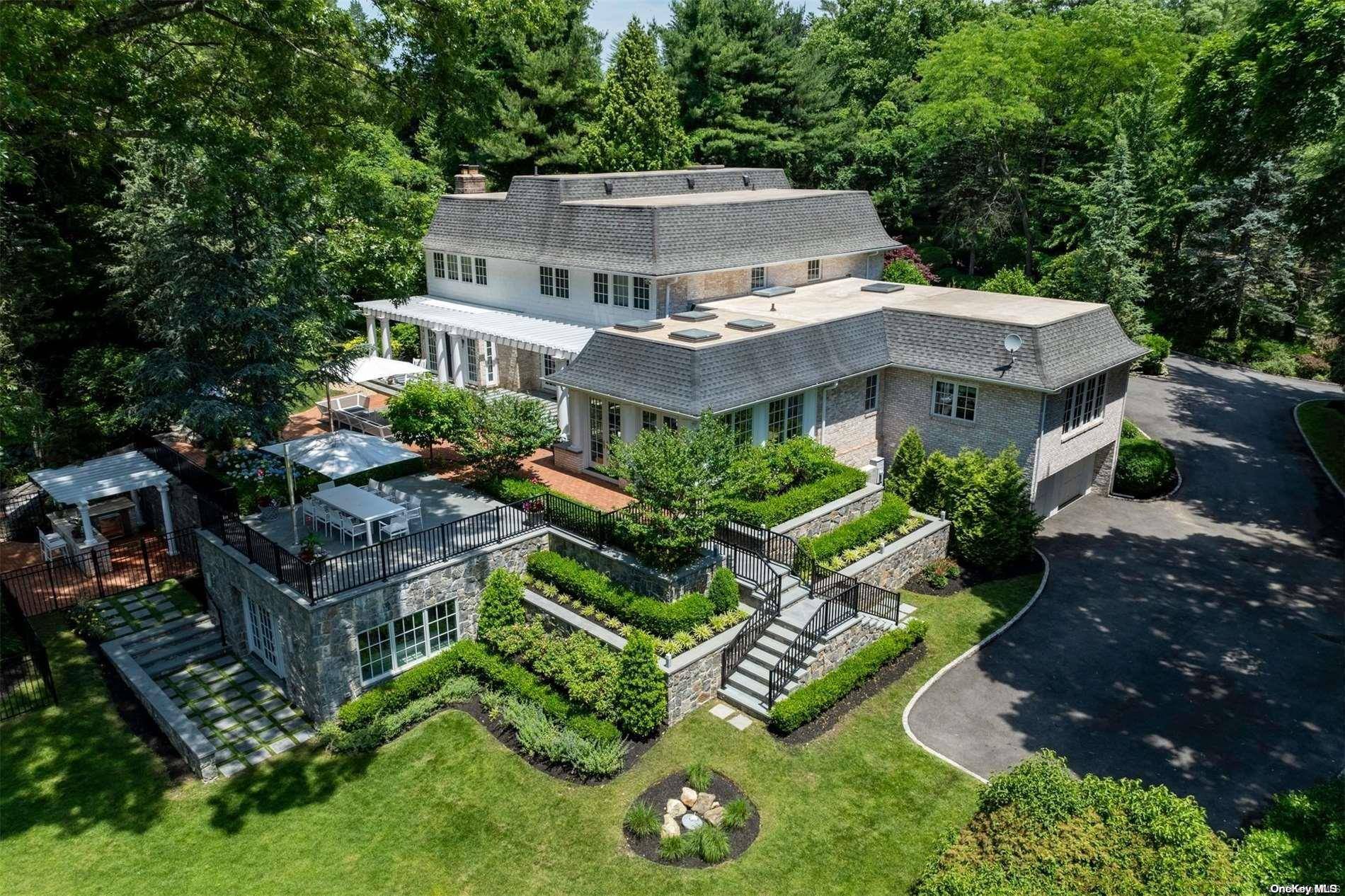 Old Westbury, NY 11568,14 Horseshoe RD