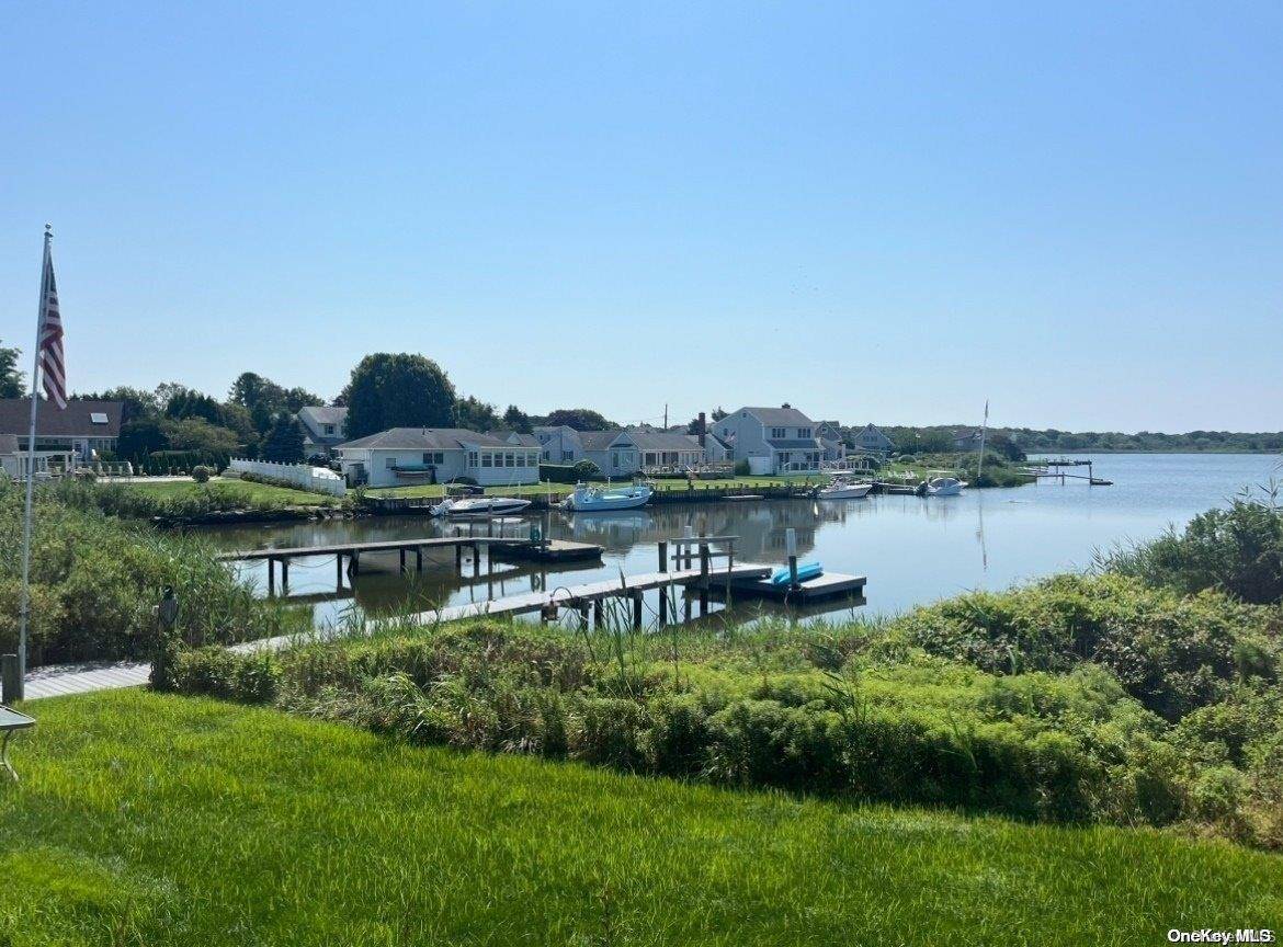 Southampton, NY 11968,2 Little Neck RD