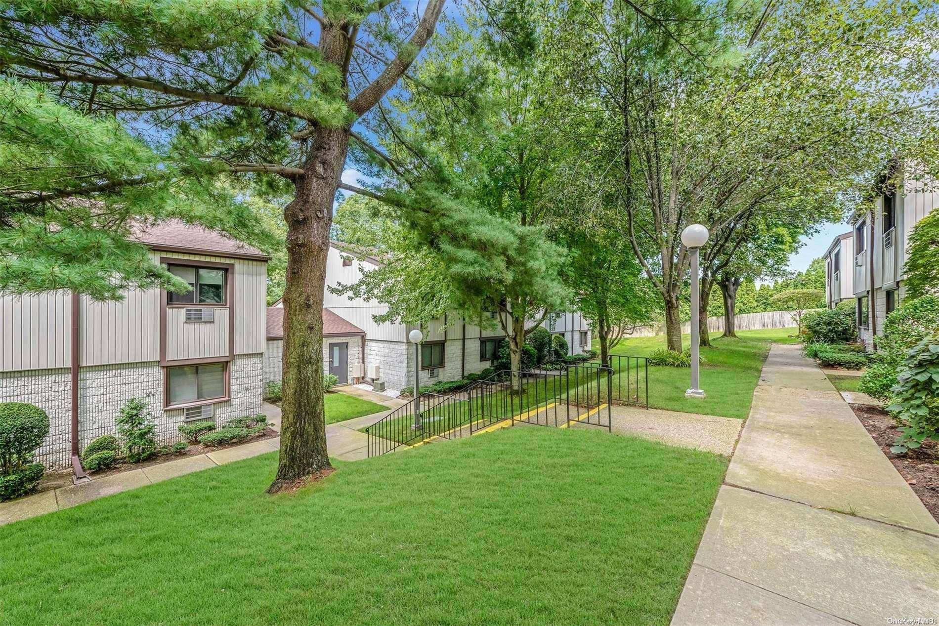 Ronkonkoma, NY 11779,95 Richmond BLVD #4A