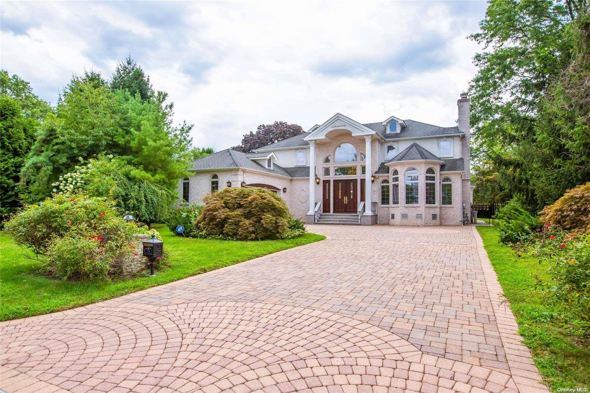 Manhasset, NY 11030,150 Crabapple RD