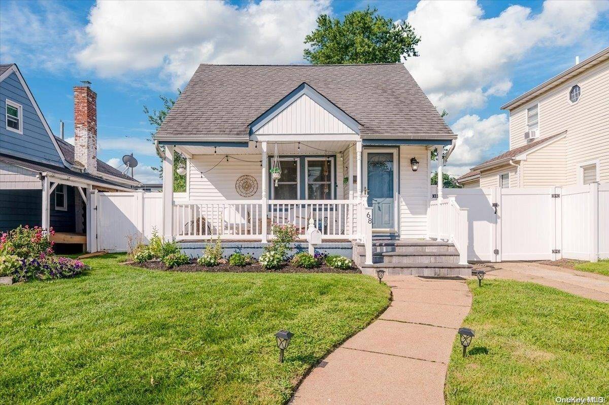 Merrick, NY 11566,68 Beach DR