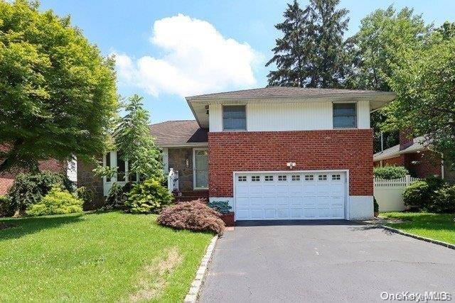 Syosset, NY 11791,91 Birchwood Park DR