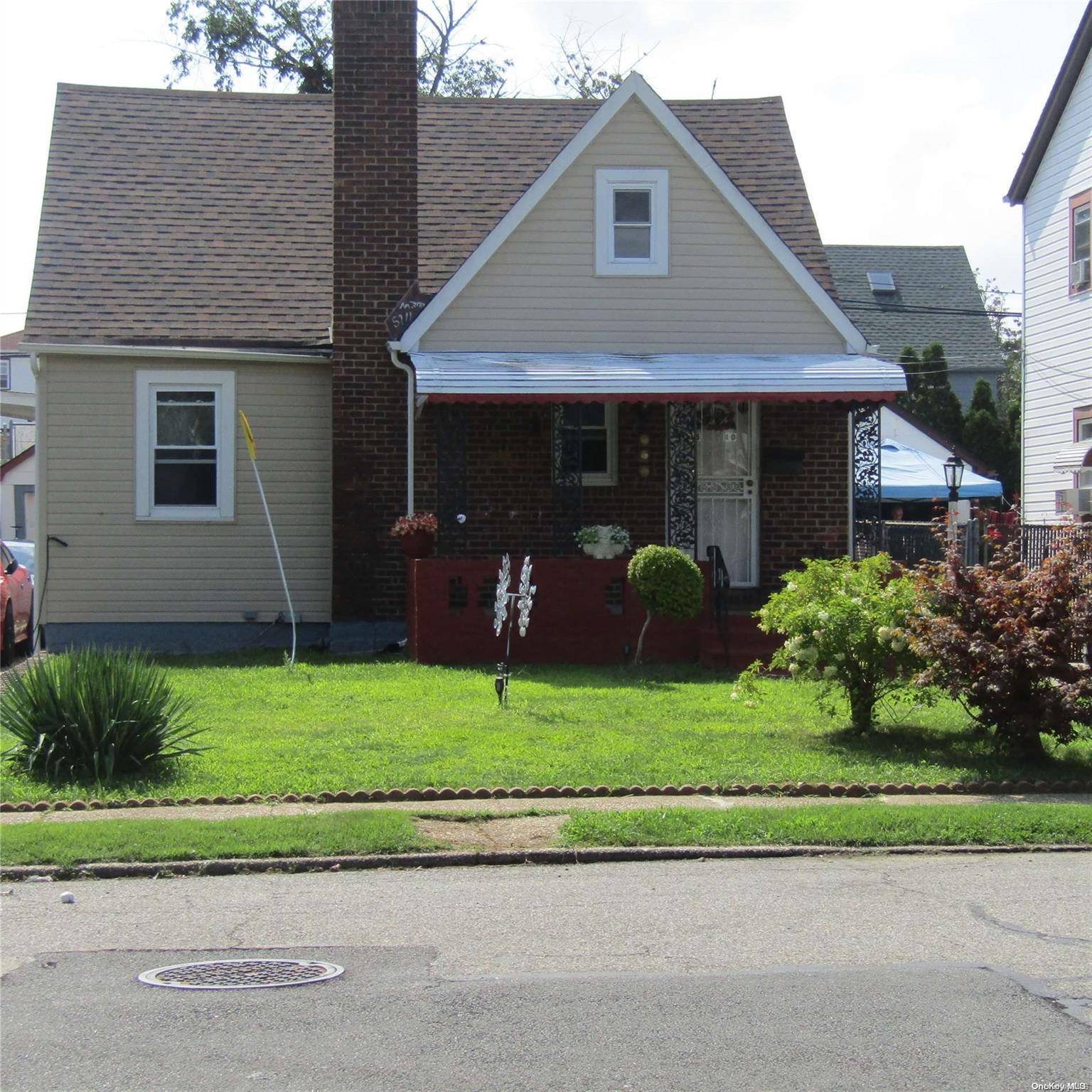 Bellerose, NY 11426,85-40 253rd ST