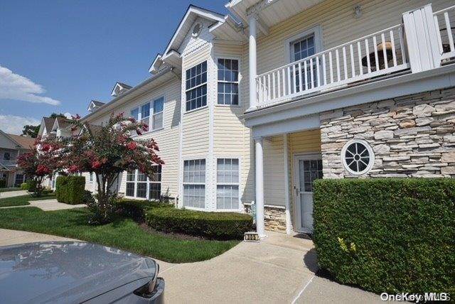 Lindenhurst, NY 11757,305 Narragansett Villas DR #305