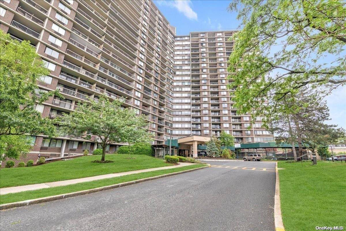 Bayside, NY 11360,2 Bay Club DR #3S