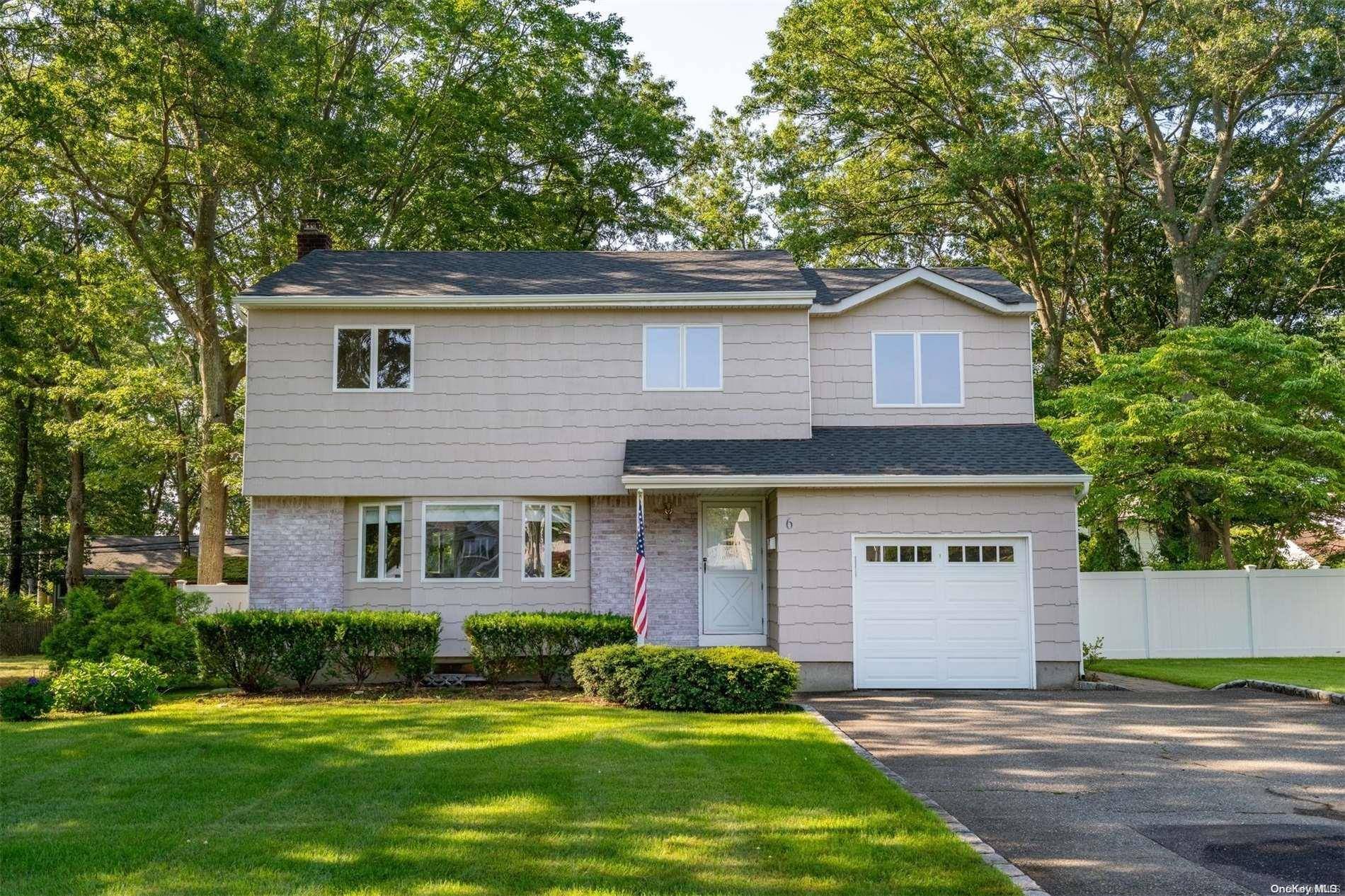 Smithtown, NY 11787,6 Talbot LN