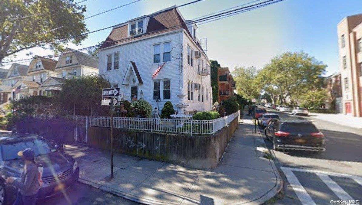 Elmhurst, NY 11373,53-04 Seabury ST