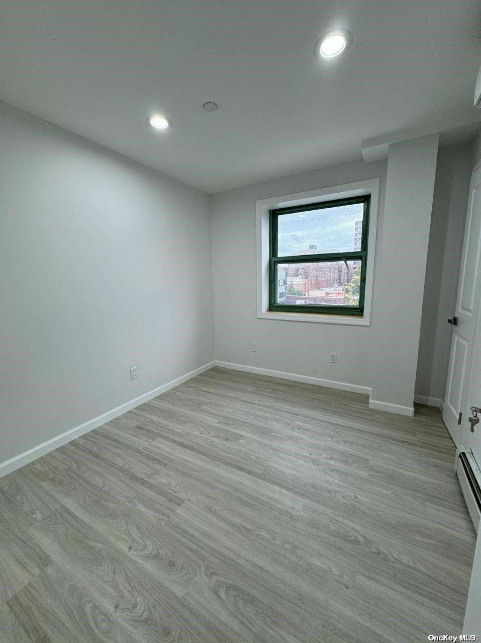 Flushing, NY 11355,134-43 Maple AVE #4D