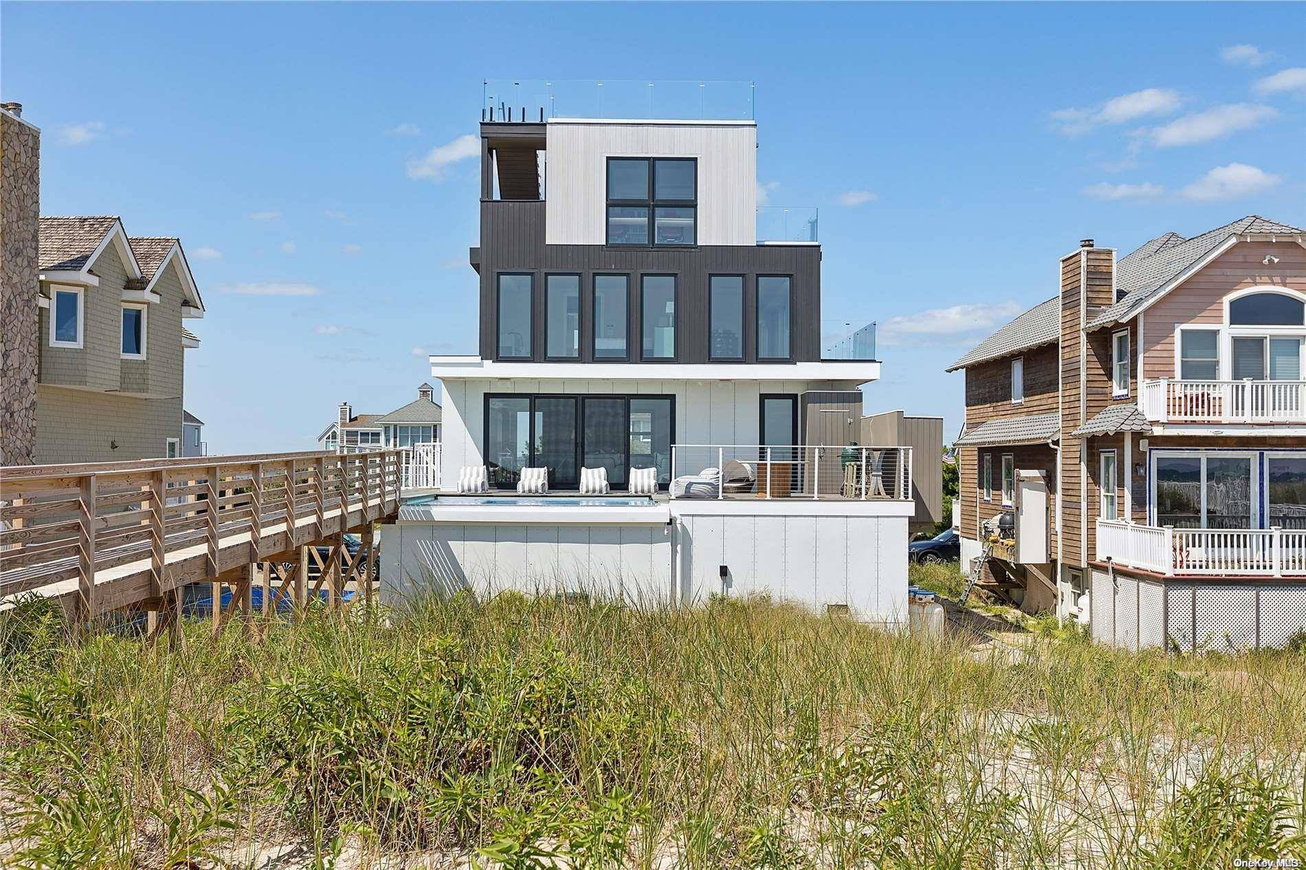 Westhampton Beach, NY 11978,773 Dune RD