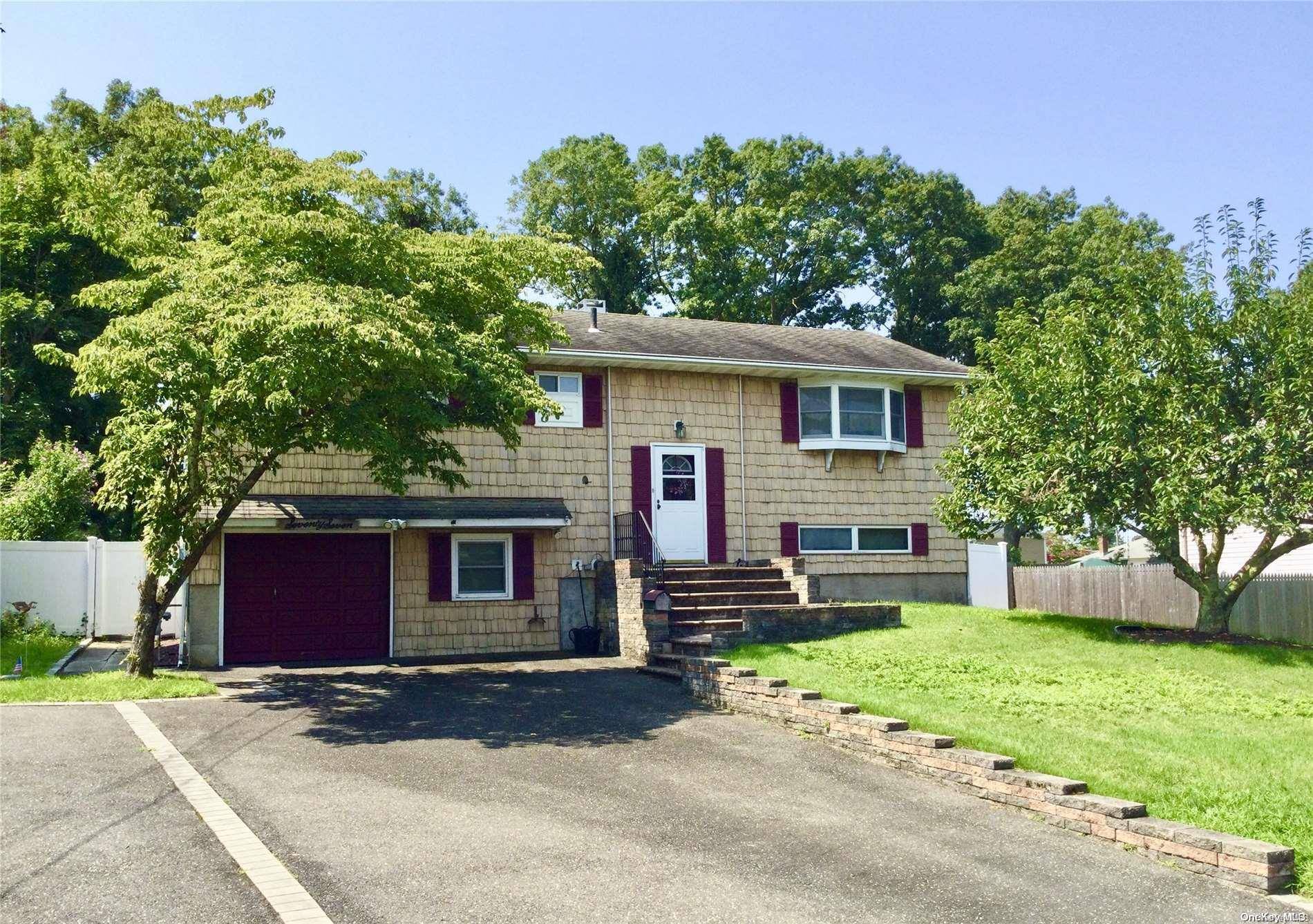 Islip Terrace, NY 11752,77 Craig RD