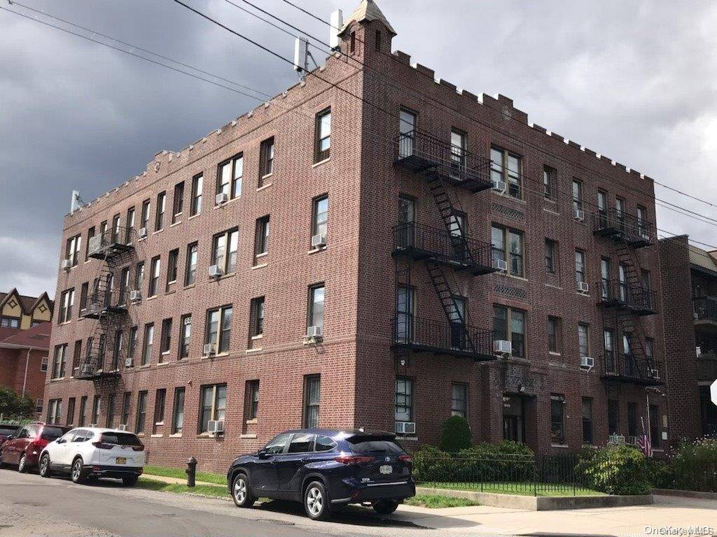 Flushing, NY 11355,42-62 157th ST