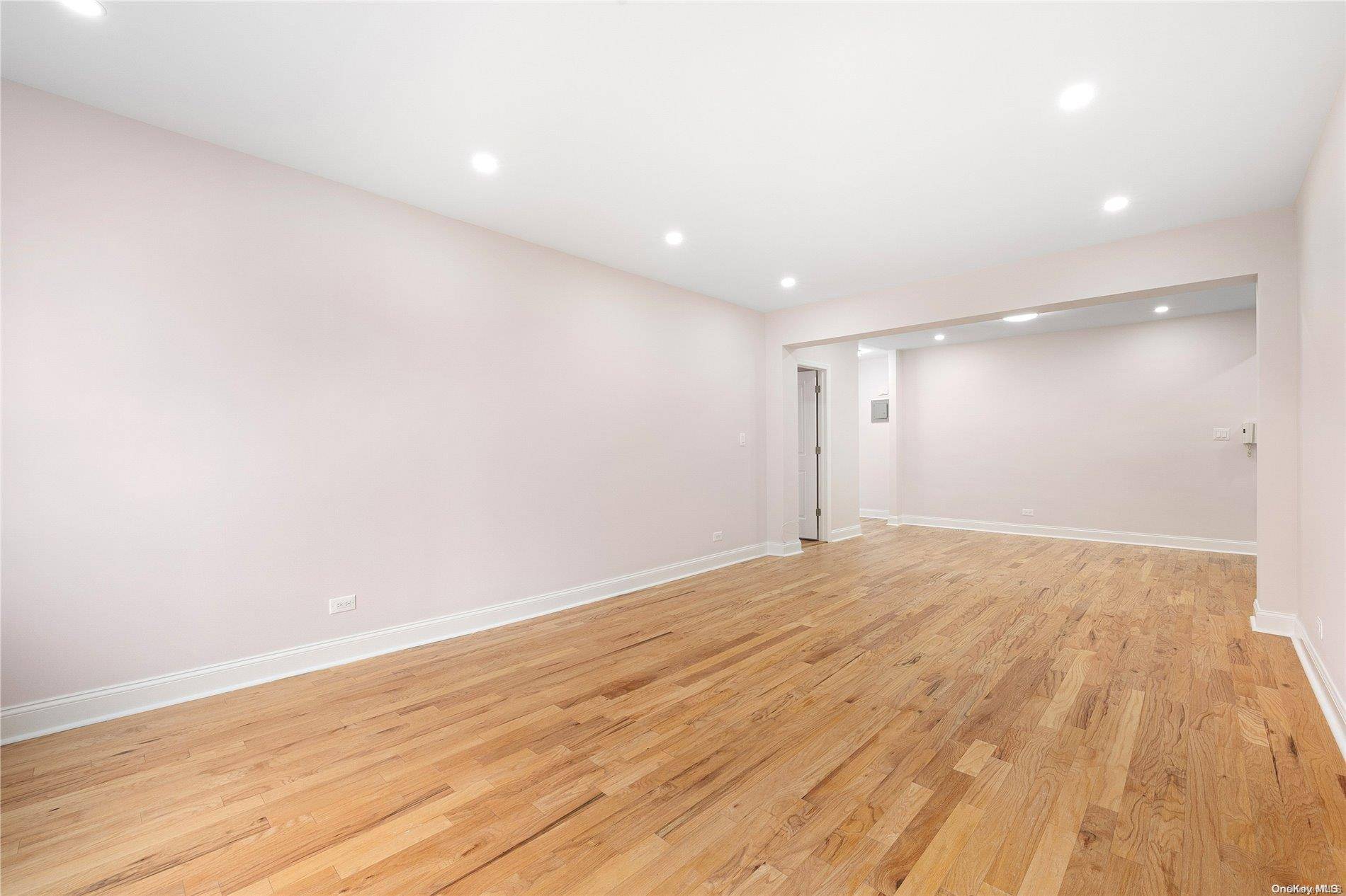 Rego Park, NY 11374,99-15 66 AVE #6C