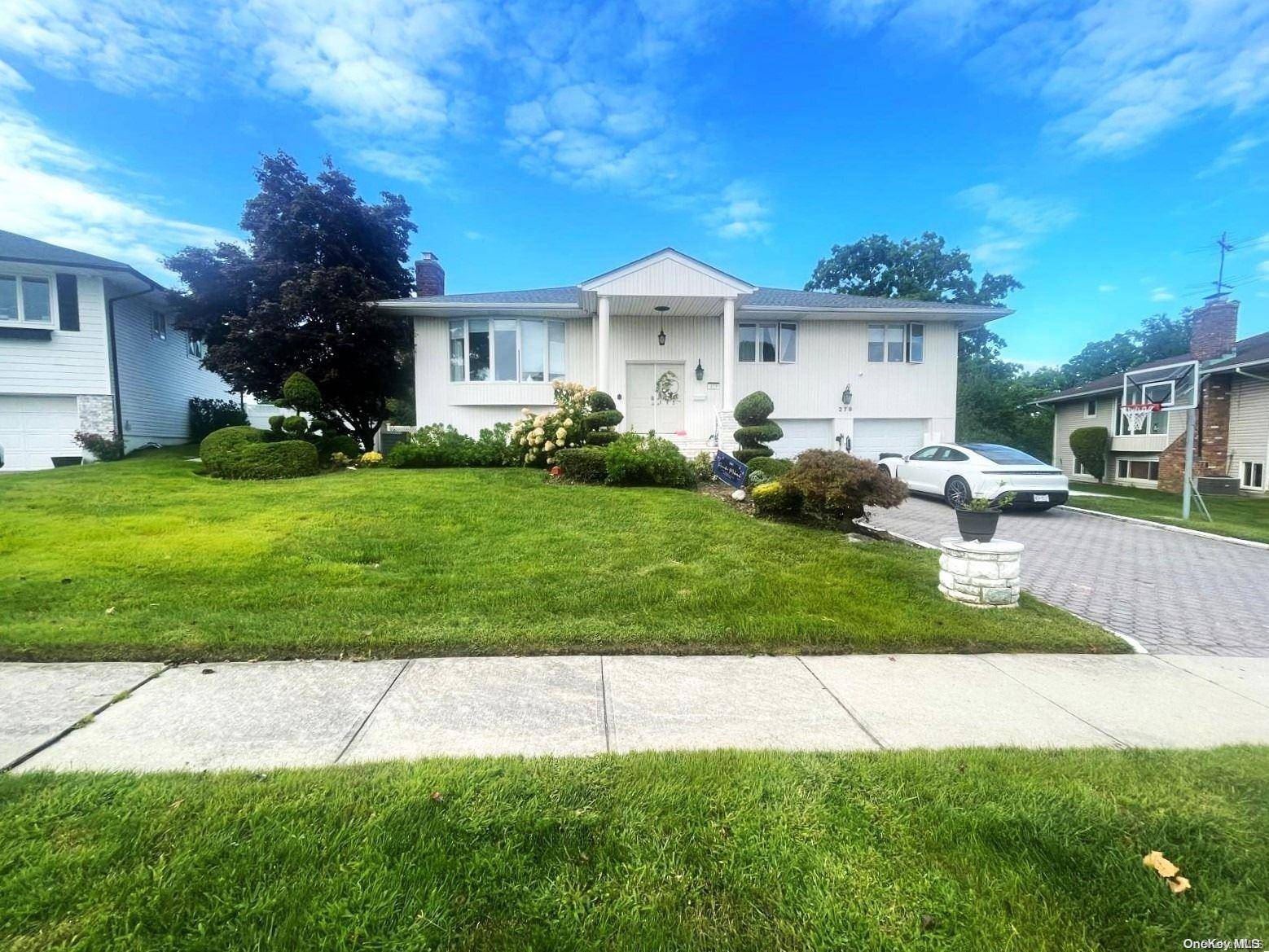 New Hyde Park, NY 11040,279 Robby LN