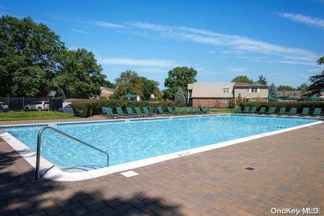 Westbury, NY 11590,115 Westwood DR #157