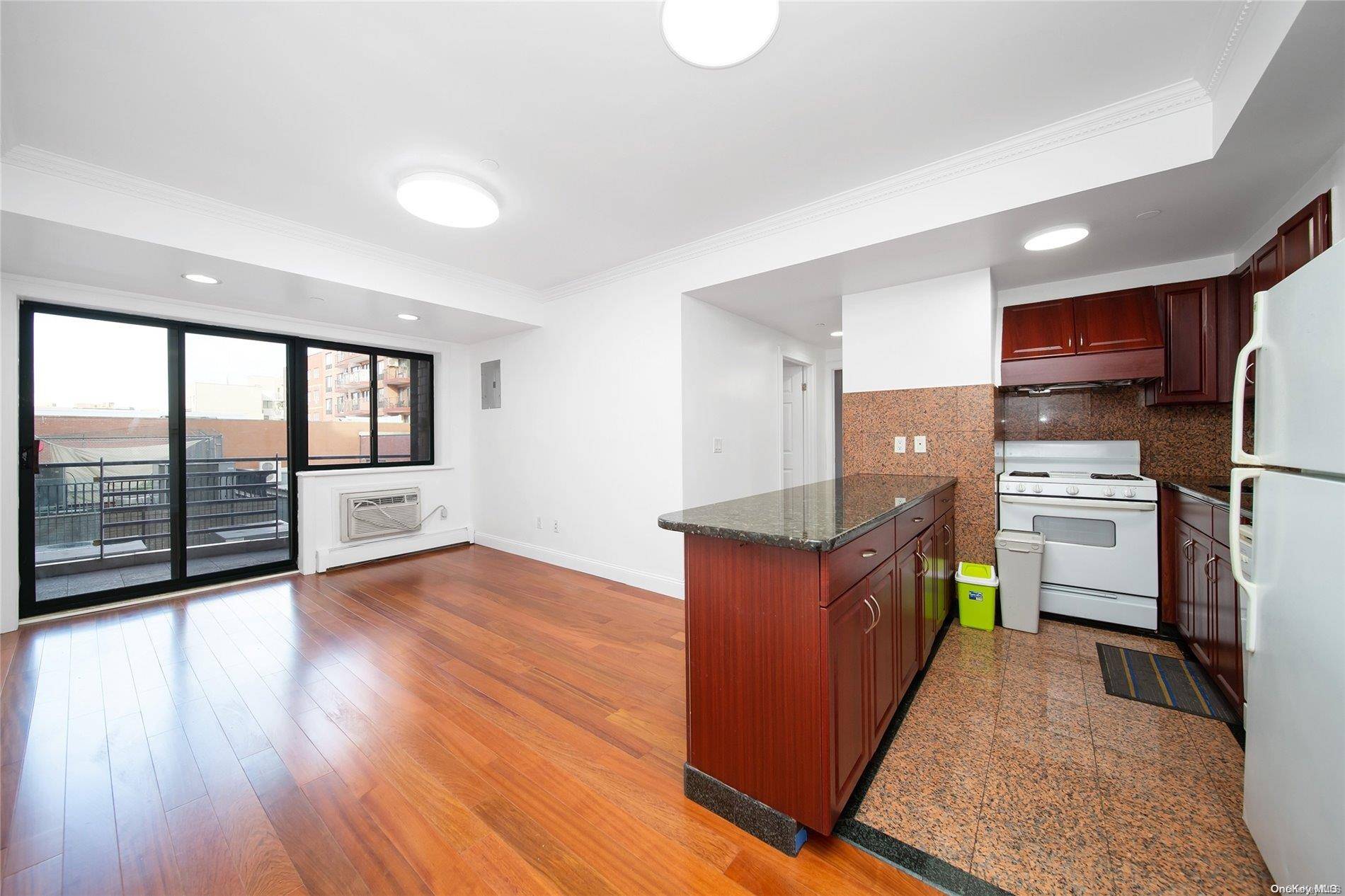Flushing, NY 11355,41-05 College Point BLVD #3B