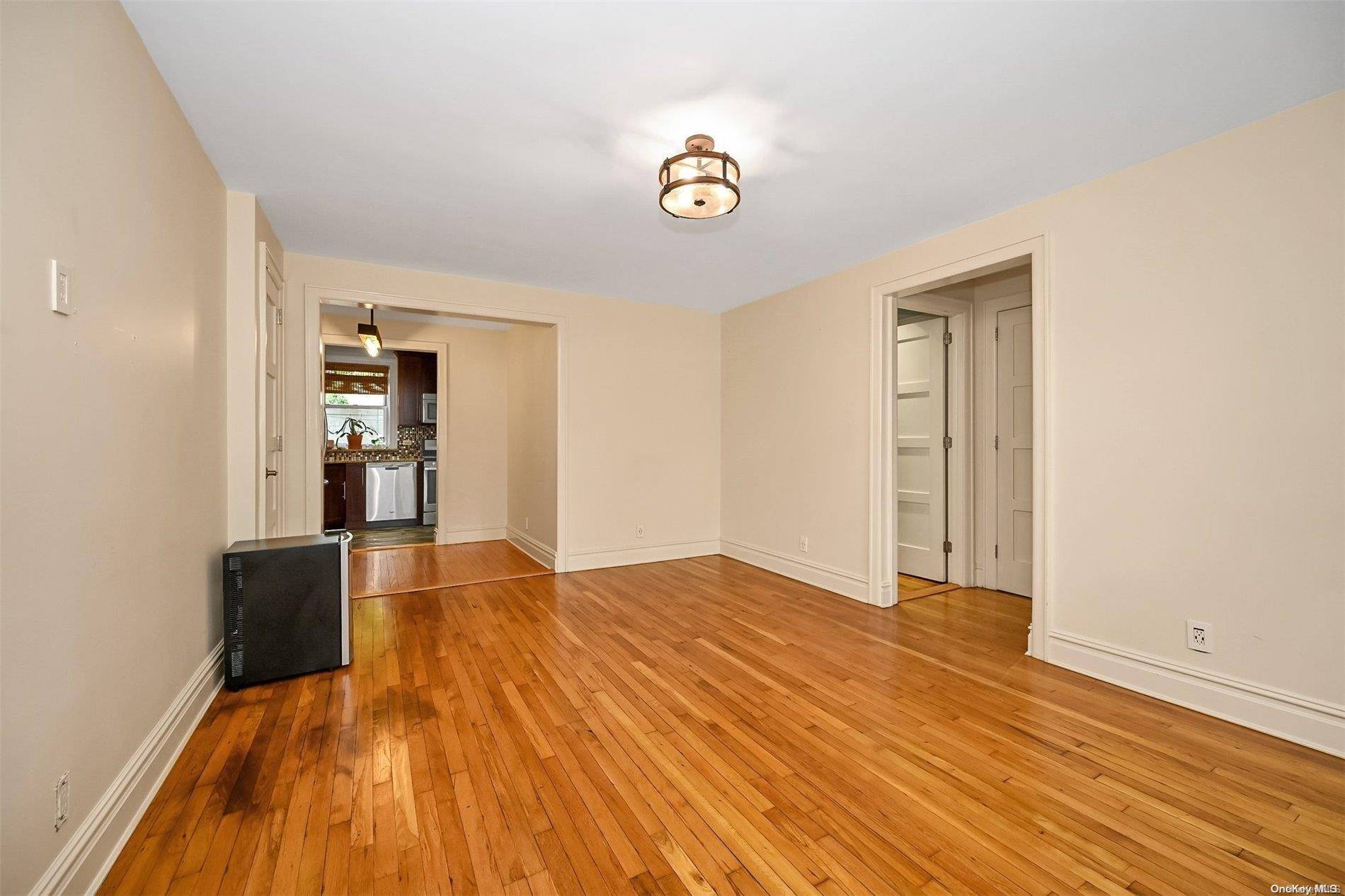 Flushing, NY 11358,192-11 37th AVE #204